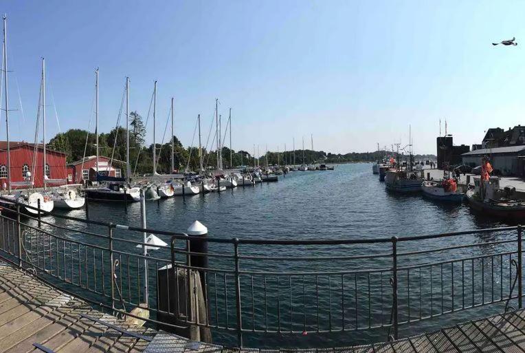 Im Bademantel An Den Strand Mit Terrasse Eckernförde Buitenkant foto