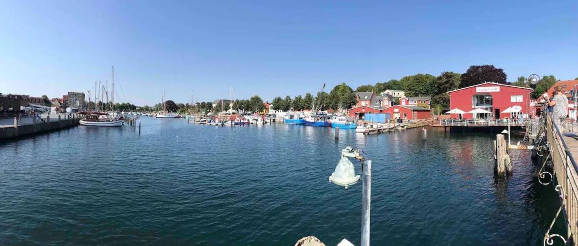 Im Bademantel An Den Strand Mit Terrasse Eckernförde Buitenkant foto